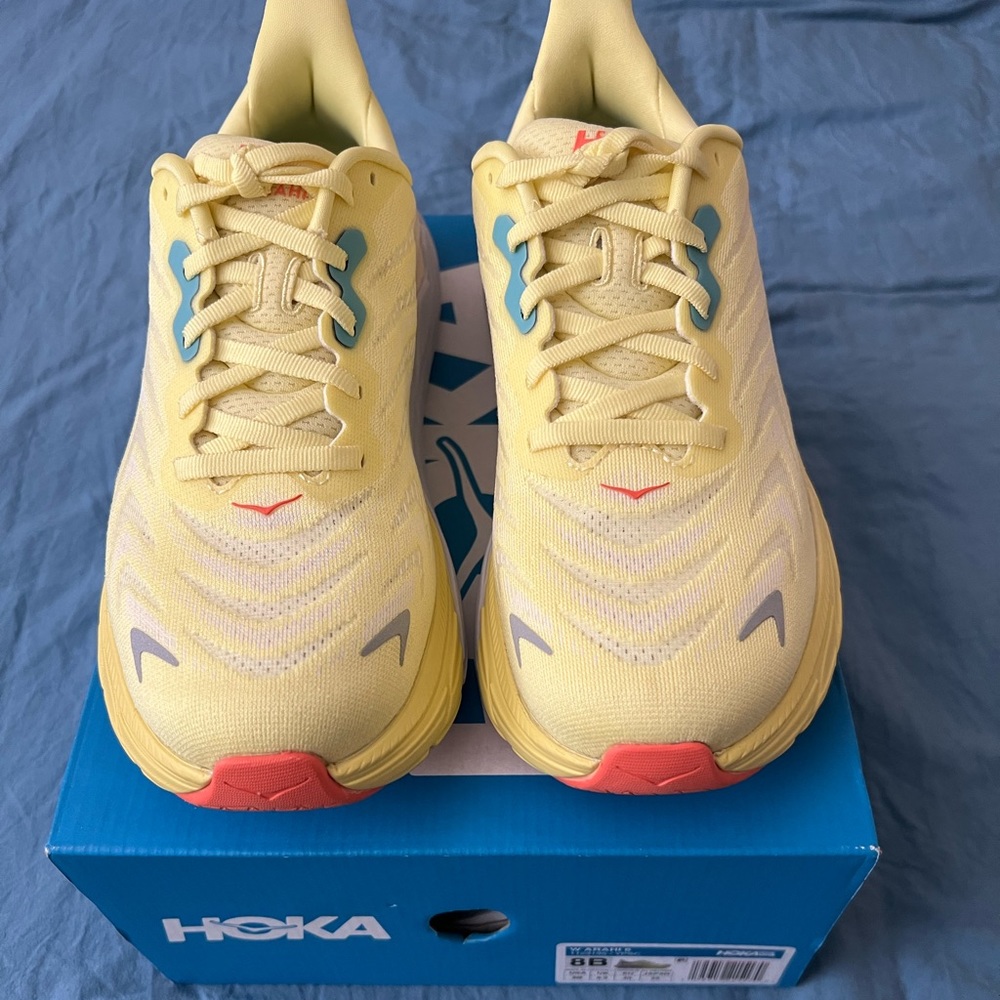 SOLD-Women’s Hoka arahi 6 - Picture 2 of 10
